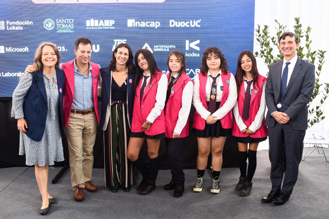 Becas Luksic-Mujeres en STEM